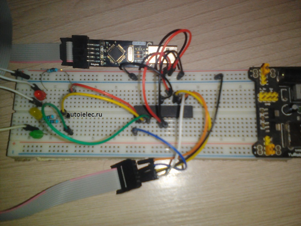 Светофор на микроконтроллере Atmega8, программа на СИ